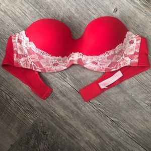 Victoria’s Secret strapless bra 36B